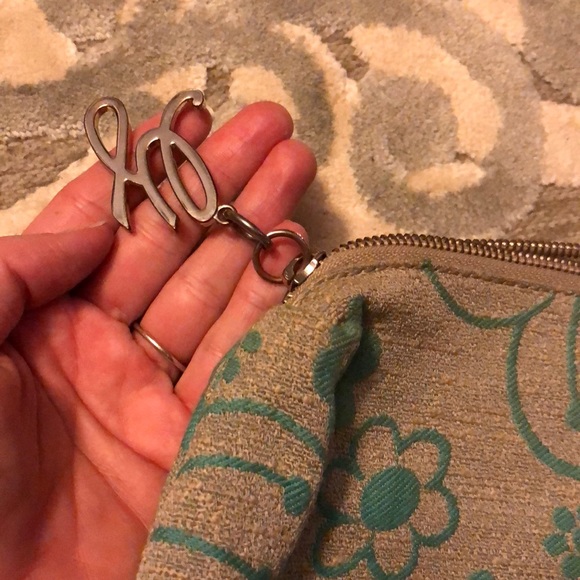 Guess extra large make up bag - Picture 2 of 6